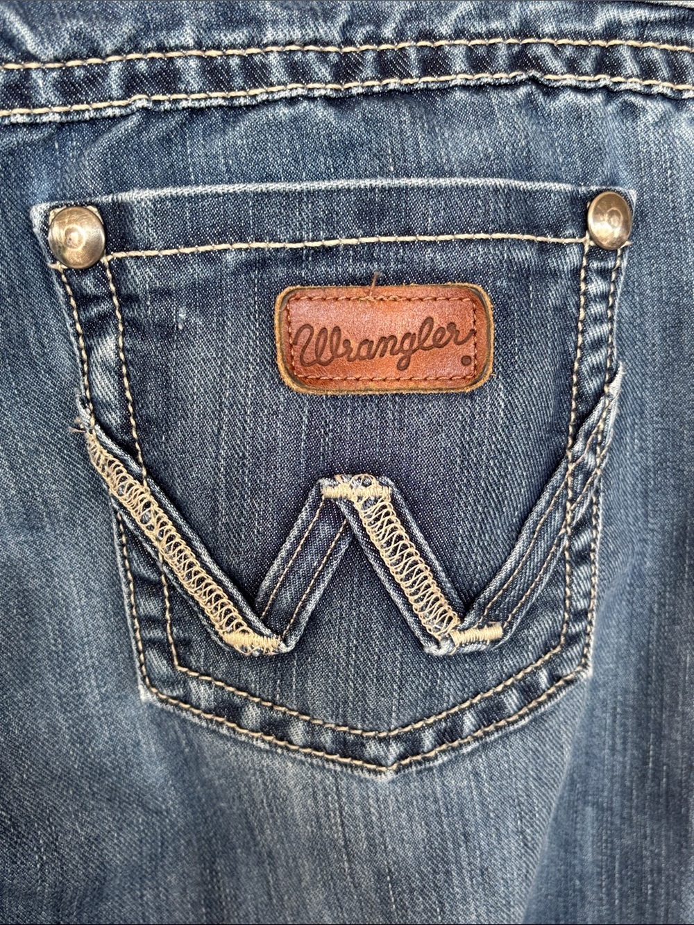 Wrangler Boot Cut Jeans Mid Blue Wash Western Denim 5-Pocket Embellished Rivets - Picture 11 of 13